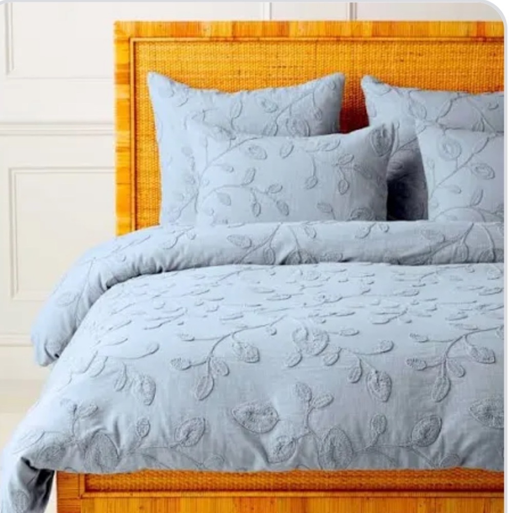 Serena & Lily 100% Cotton Blue Floral Embroidered Button Closure Twin/XL Duvet